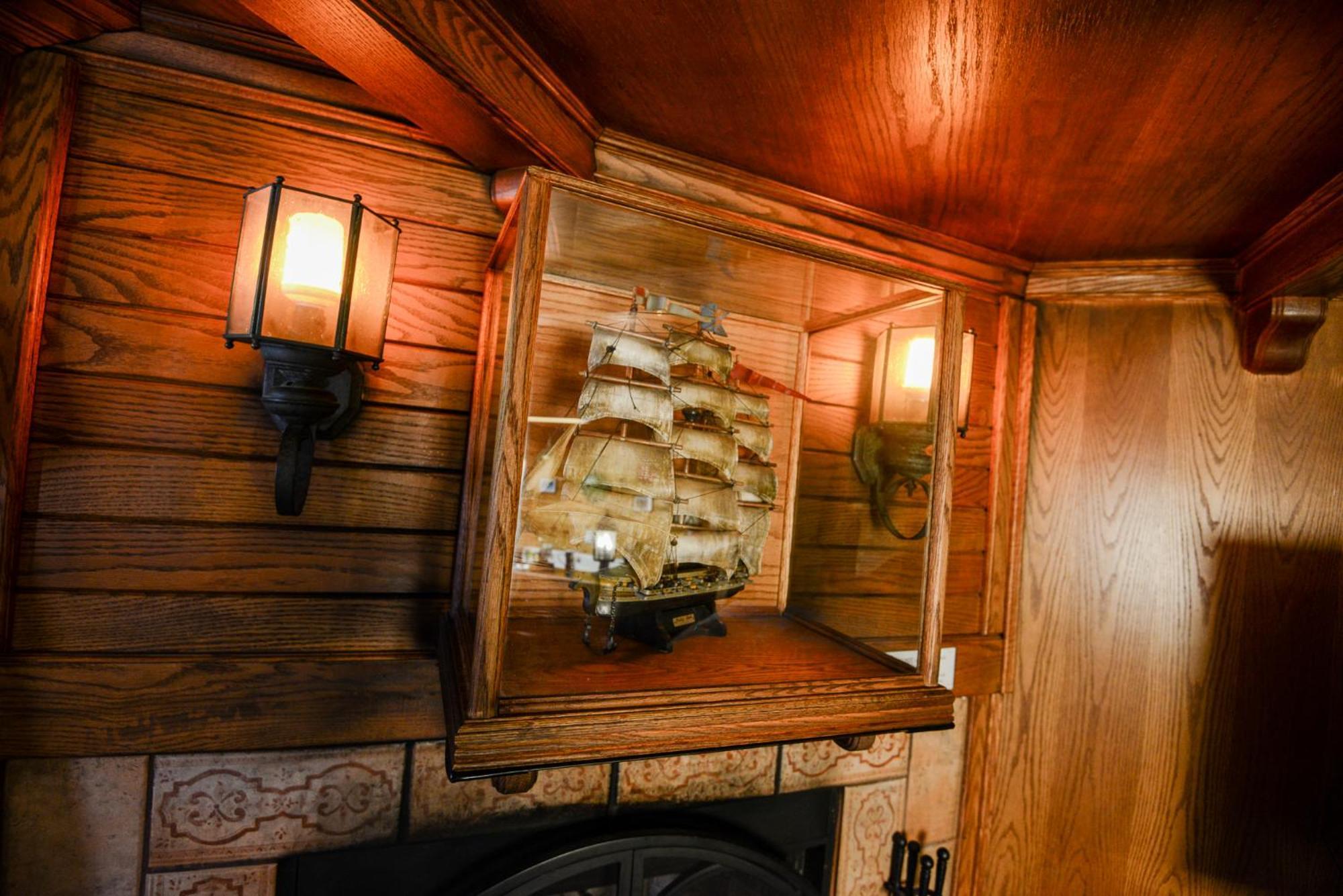 Castle Wood Theme Cottages- Couples Only ビッグ・ベアー・レイク エクステリア 写真