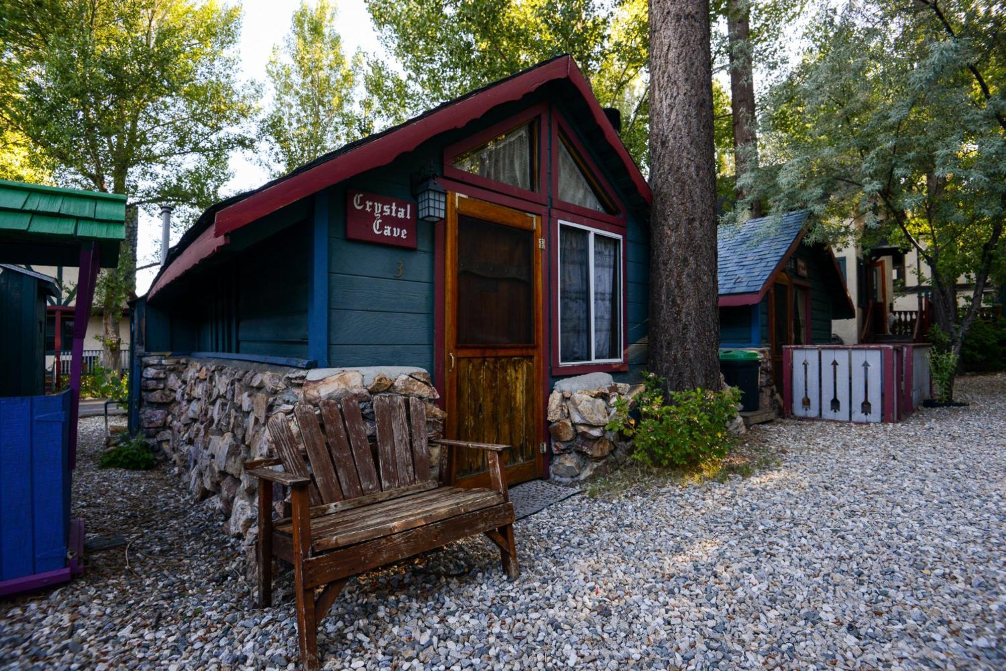 Castle Wood Theme Cottages- Couples Only ビッグ・ベアー・レイク エクステリア 写真