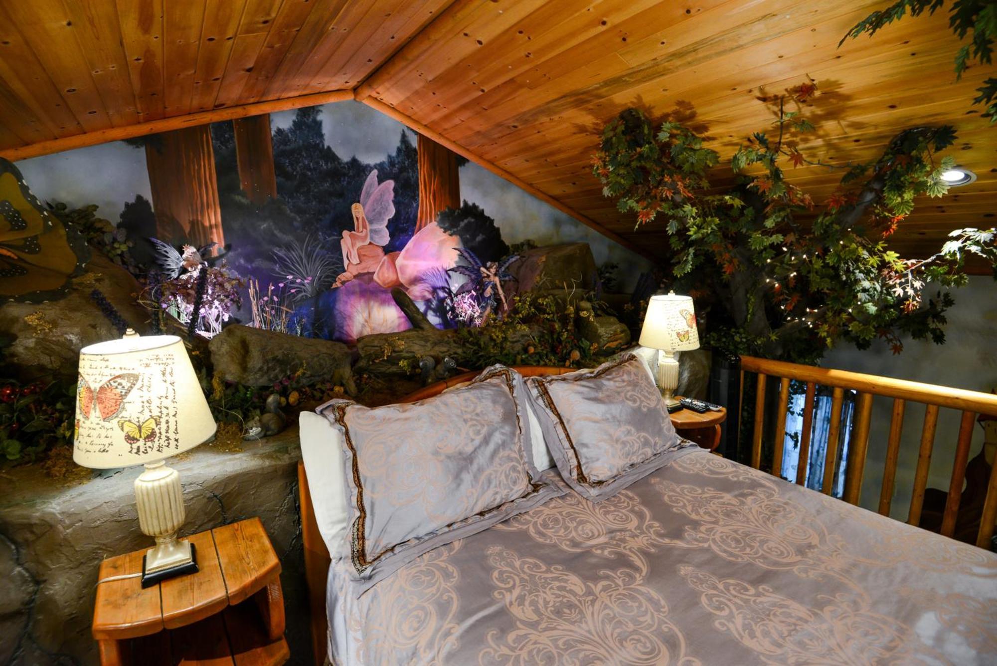 Castle Wood Theme Cottages- Couples Only ビッグ・ベアー・レイク エクステリア 写真