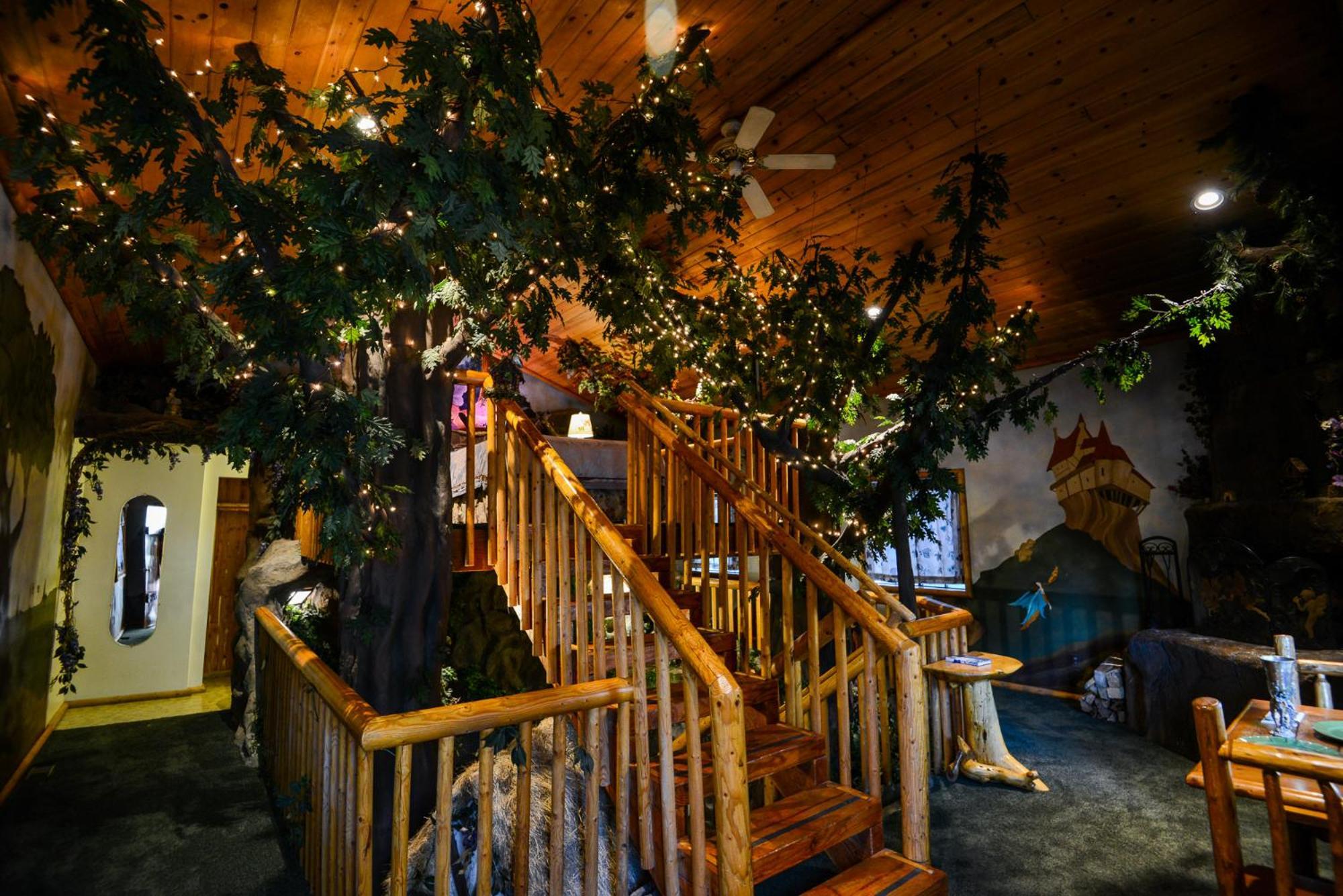 Castle Wood Theme Cottages- Couples Only ビッグ・ベアー・レイク エクステリア 写真