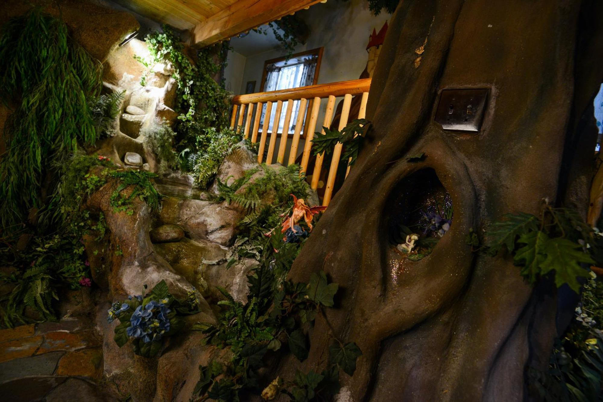 Castle Wood Theme Cottages- Couples Only ビッグ・ベアー・レイク エクステリア 写真