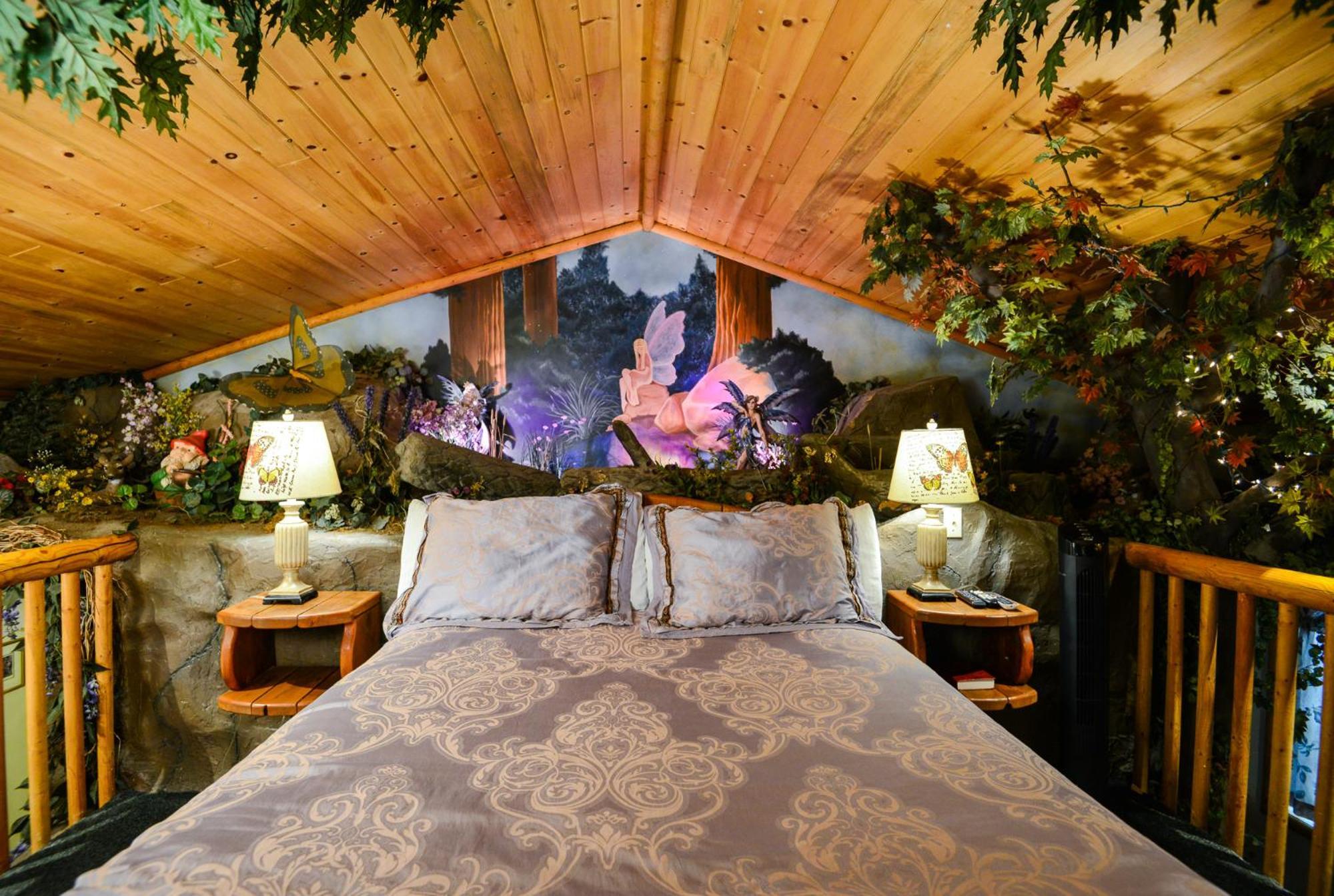 Castle Wood Theme Cottages- Couples Only ビッグ・ベアー・レイク エクステリア 写真