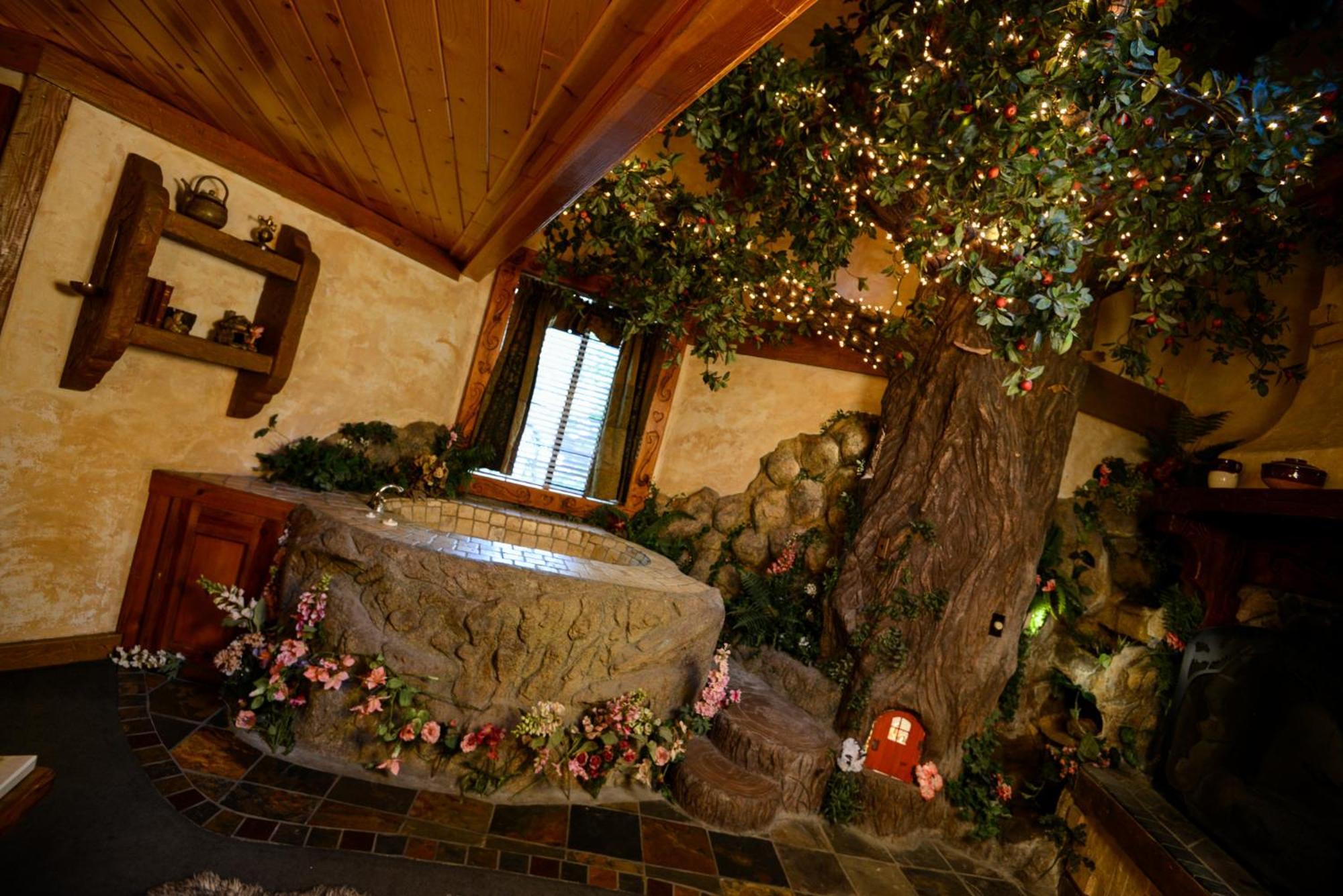 Castle Wood Theme Cottages- Couples Only ビッグ・ベアー・レイク エクステリア 写真