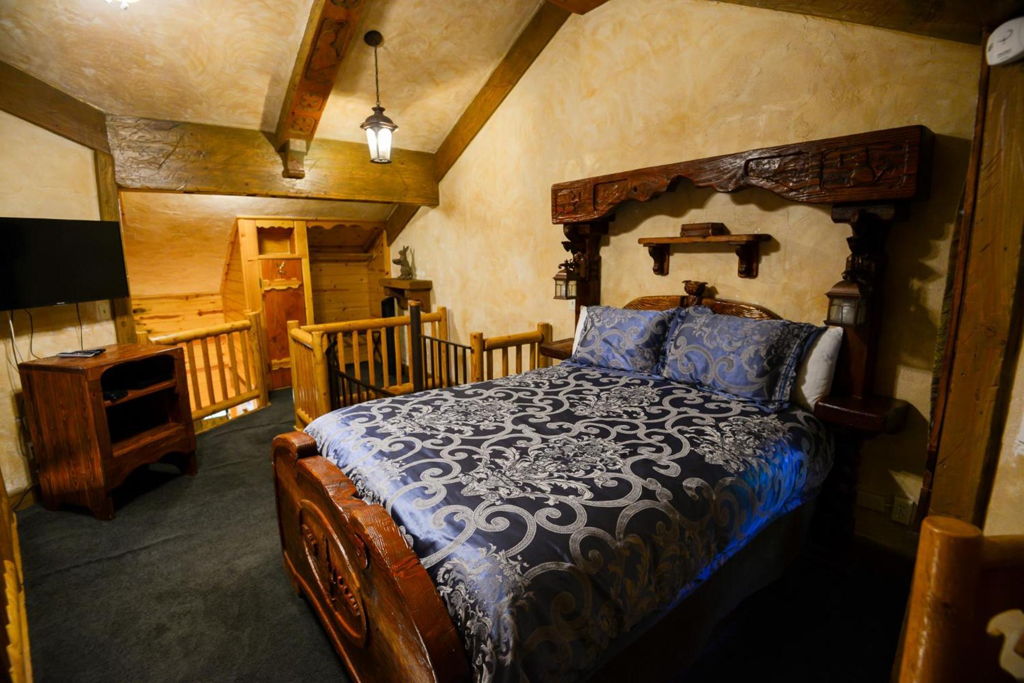 Castle Wood Theme Cottages- Couples Only ビッグ・ベアー・レイク エクステリア 写真
