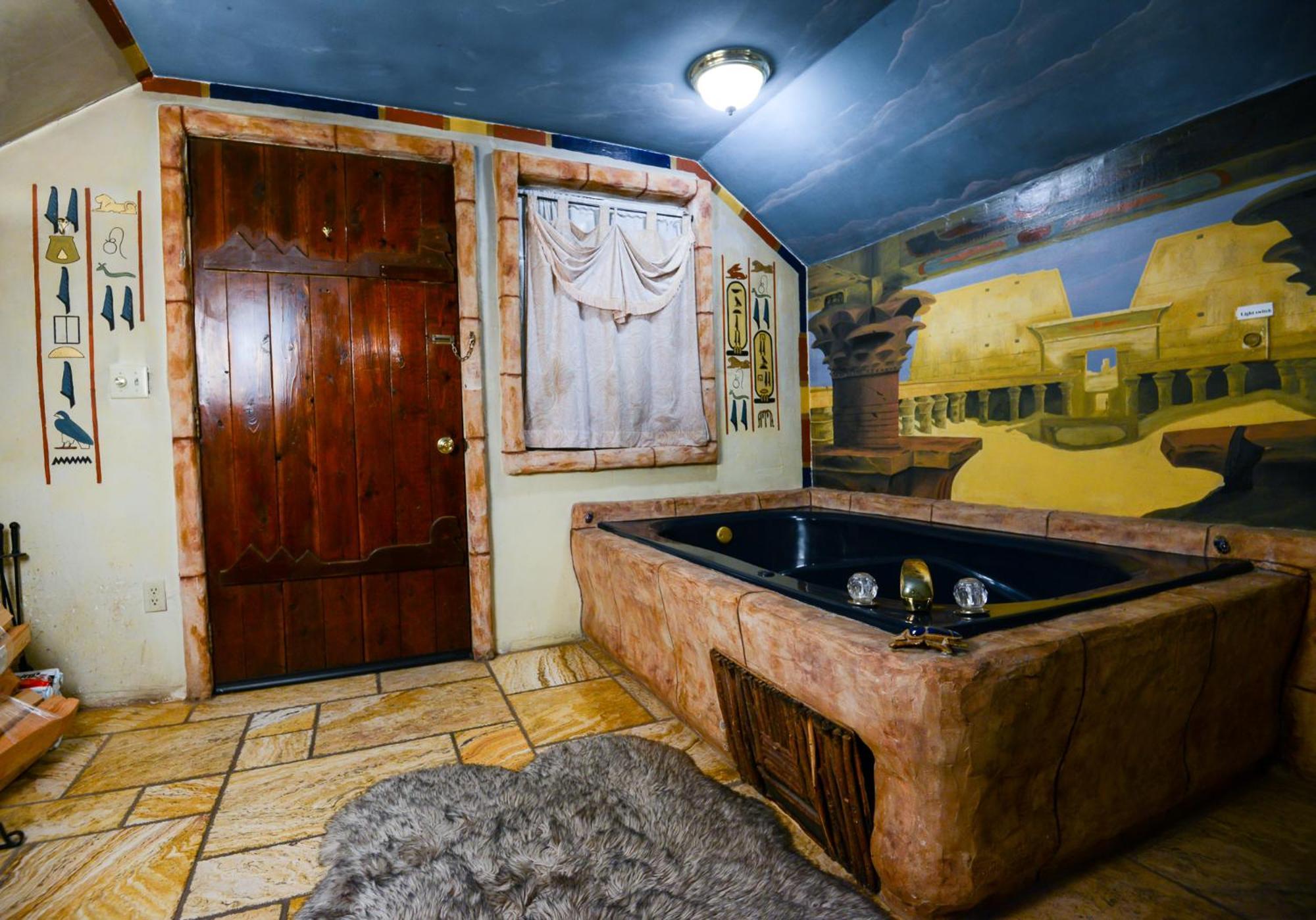 Castle Wood Theme Cottages- Couples Only ビッグ・ベアー・レイク エクステリア 写真